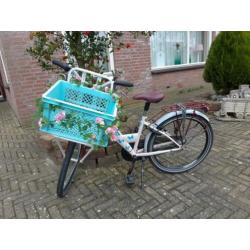 Leuke 24 inch meisjesfiets met 3 versnellingen en handrem.