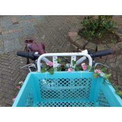 Leuke 24 inch meisjesfiets met 3 versnellingen en handrem.