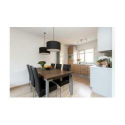 Complete woonkamer set ( meubels, bank, stoelen )