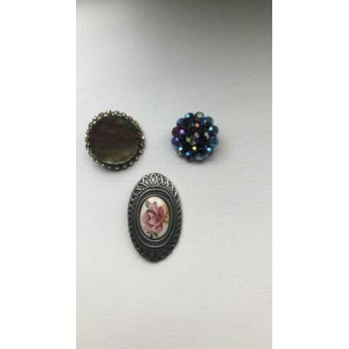 3 oude broches
