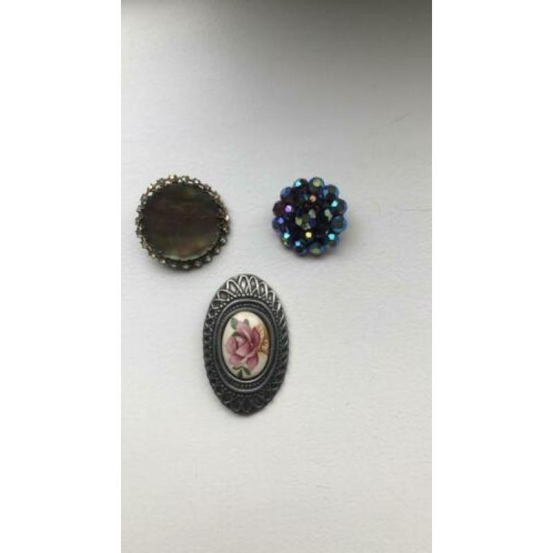 3 oude broches