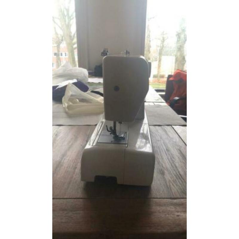 Naaimachine AEG, mag voor een zacht prijsje weg