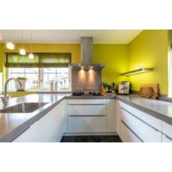 Witte hoogglans keuken in nieuw staat (2007) zelf demonteren