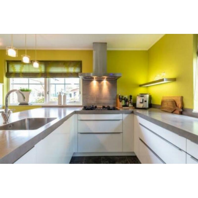 Witte hoogglans keuken in nieuw staat (2007) zelf demonteren
