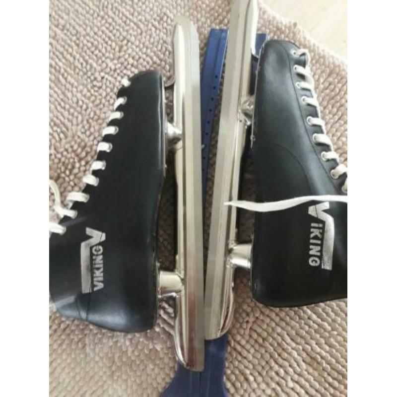 Partij Schaatsen. Opkoper gezocht.