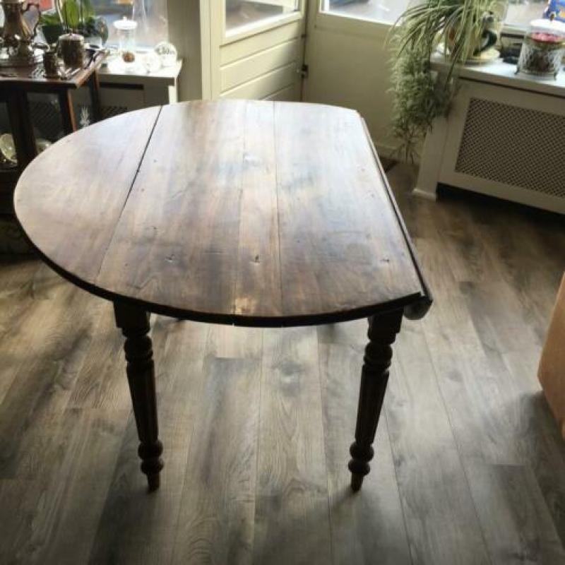 Antieke tafel uit het jaar 1800 komt een boedel van de firma