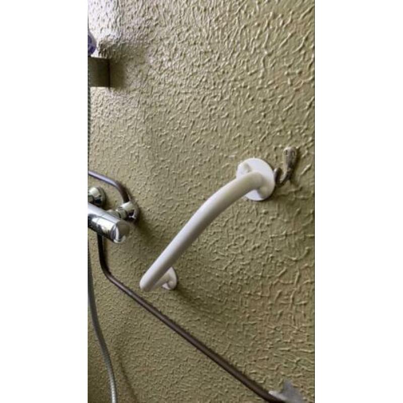 Steungrepen toilet en muur