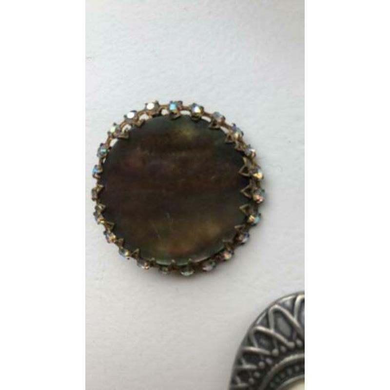 3 oude broches