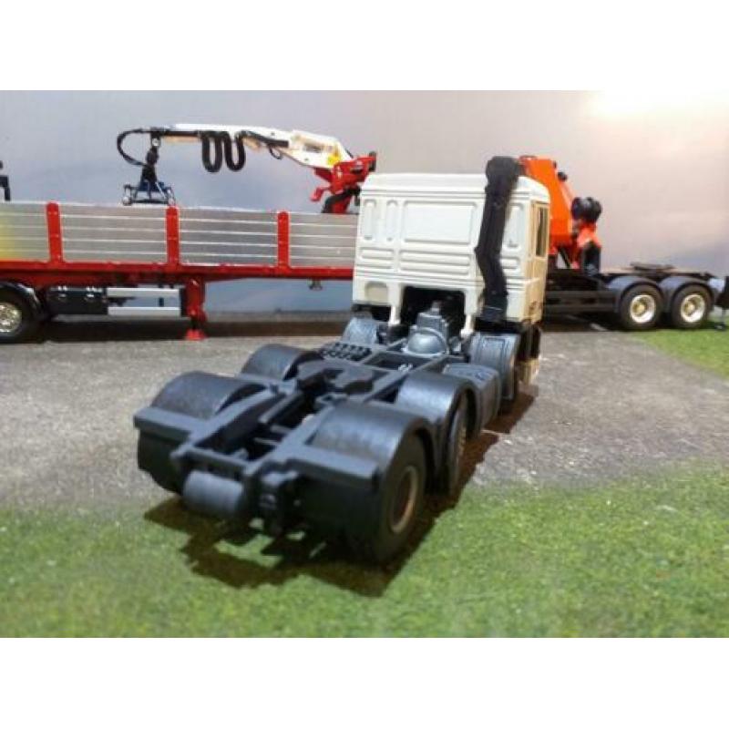 Daf 95 twinsteer dagcabine 1:50 tekno