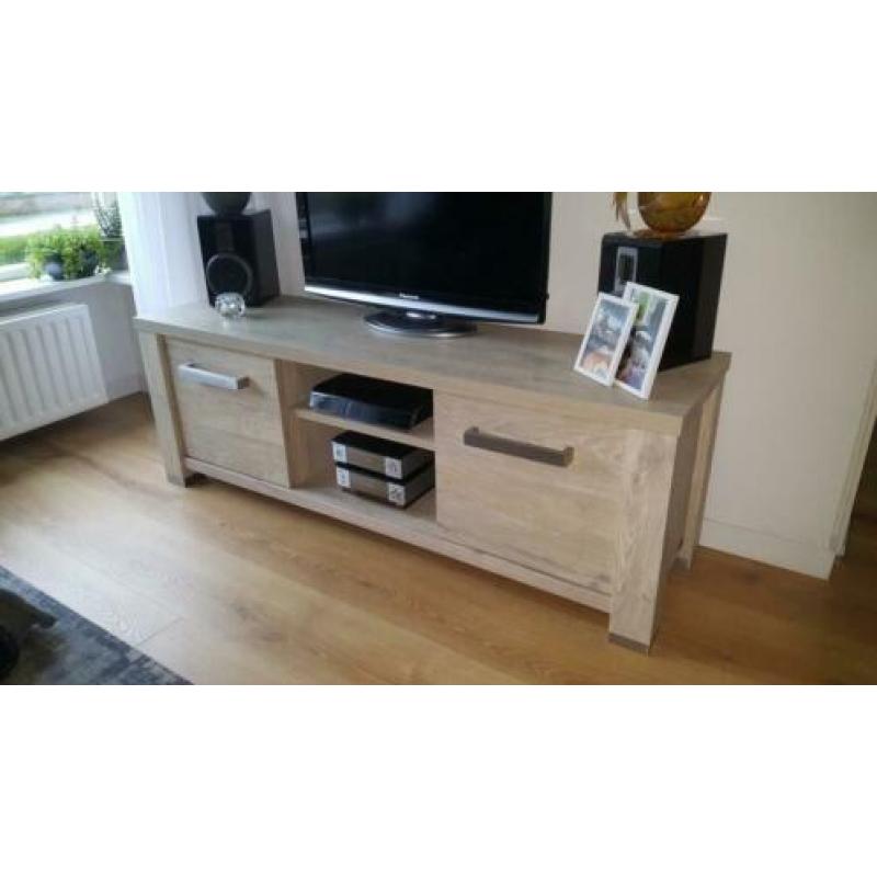 Vitrinekasten + tv kast