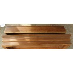 Antieke robuuste kast boven +onderkant massief hout 150x65cm