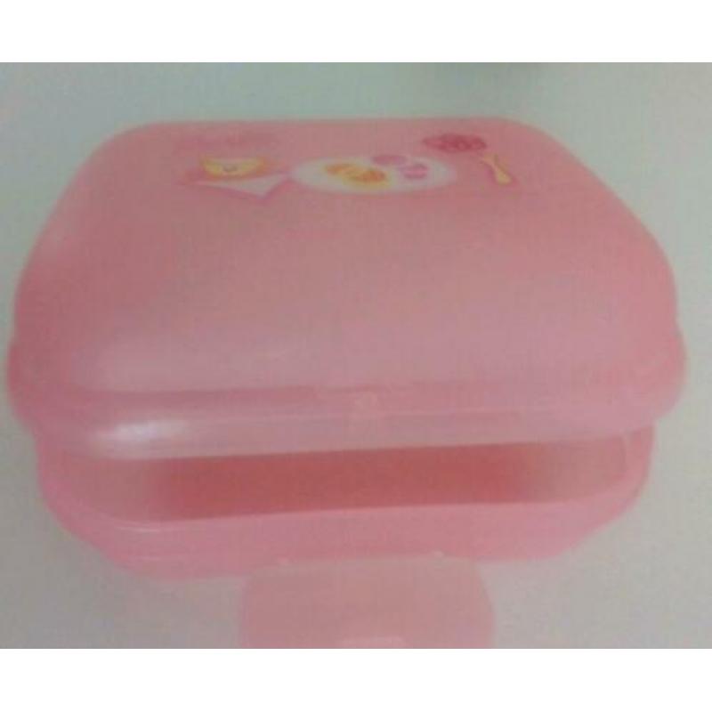 001 Tupperware Barbie lunch box