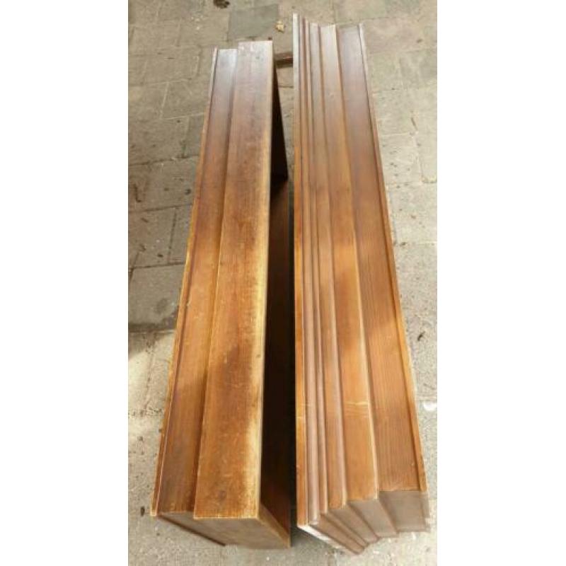 Antieke robuuste kast boven +onderkant massief hout 150x65cm