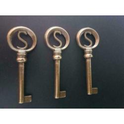 3 Schitterende echte Antieke koperen (orgel) sleutels €14,50