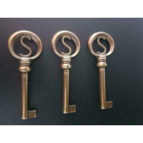 3 Schitterende echte Antieke koperen (orgel) sleutels €14,50