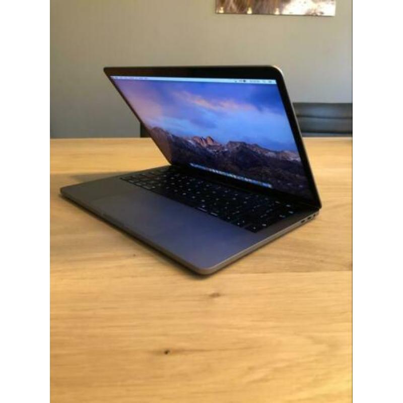 Macbook pro 2017 13’ 512SSD 8GB 3.1GHz Refurbished Applecare