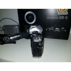 Olympus omd em10 camera body met doos