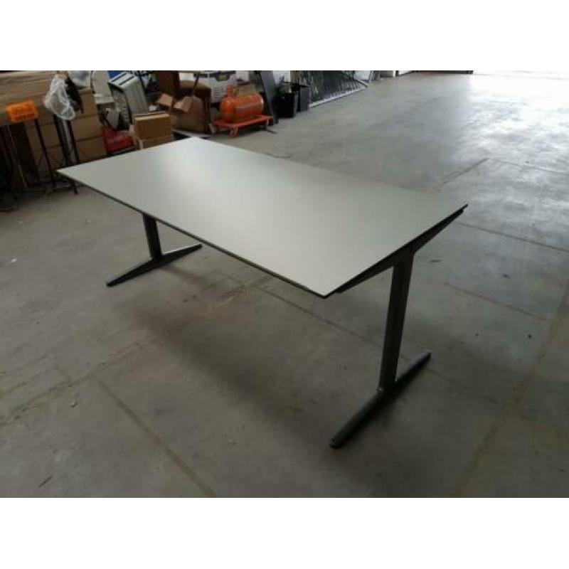 partij bureau's Ahrend Mehes HPL 80x190cm €150,- p.stuk
