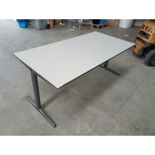 partij bureau's Ahrend Mehes HPL 80x190cm €150,- p.stuk