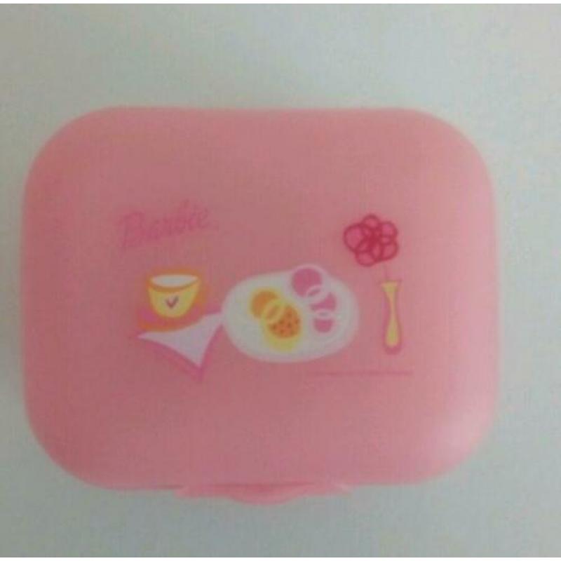 001 Tupperware Barbie lunch box