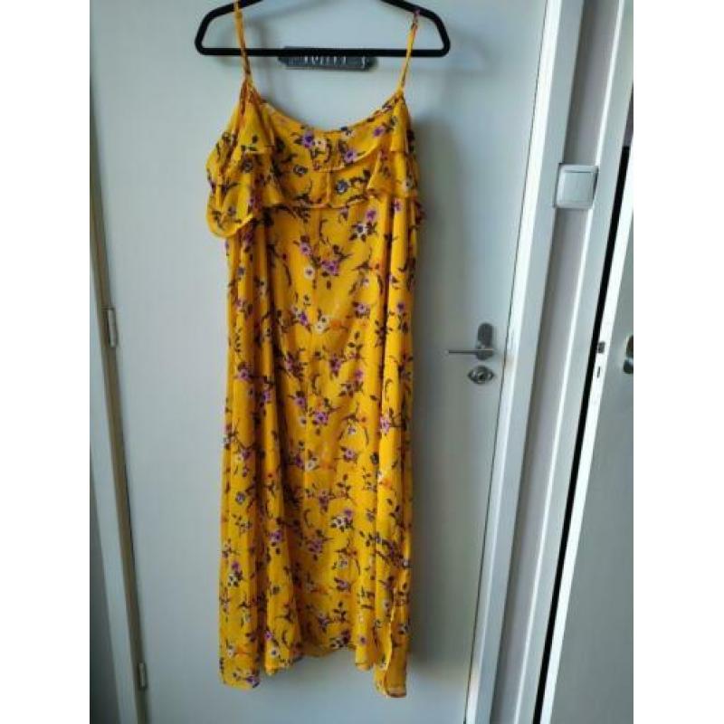 Lange gele off shoulder jurk ZGAN mt 52