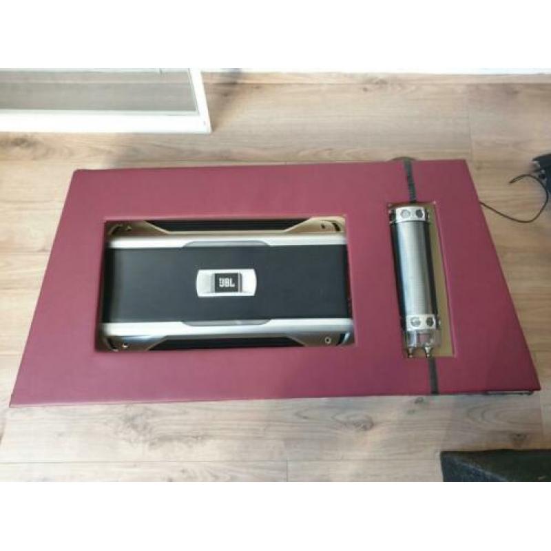 Mooie JBL set. Subwoofer,versterker,condensator,speakers