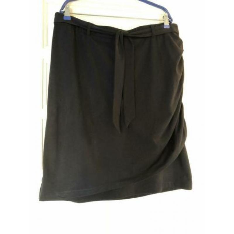 Prachtige 1 x gedragen donkerblauw marine rok bloomings 44