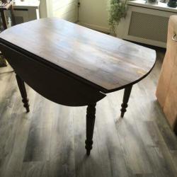 Antieke tafel uit het jaar 1800 komt een boedel van de firma