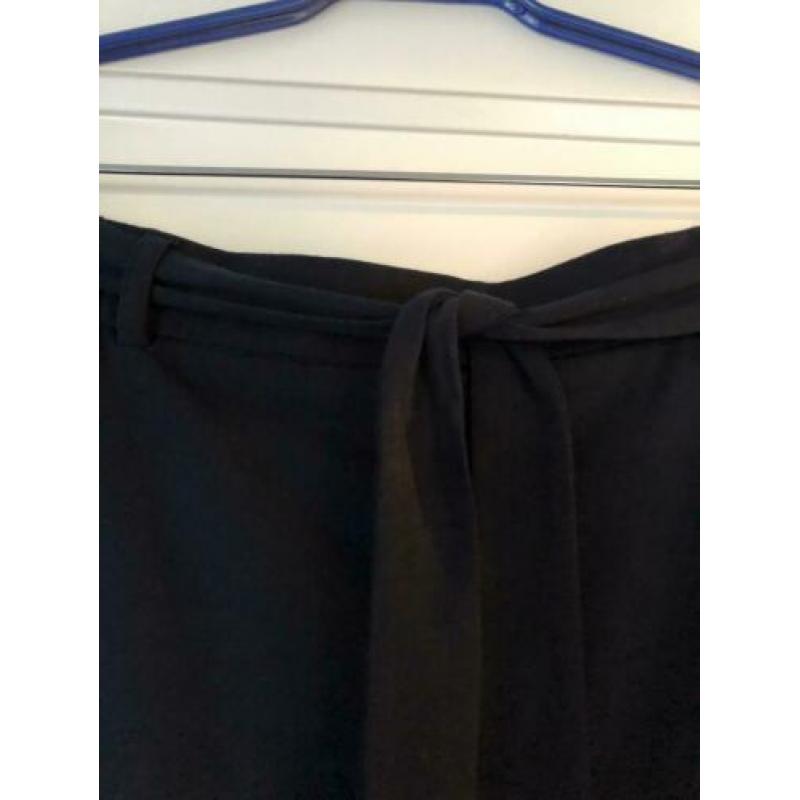 Prachtige 1 x gedragen donkerblauw marine rok bloomings 44