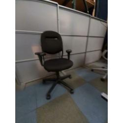 In super nette staat Ahrend bureaustoelen type 220