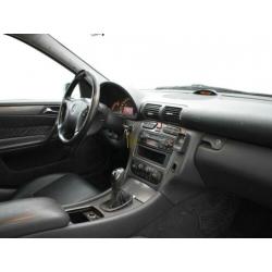 Mercedes-Benz C-Klasse 180 SEDAN AVANTGARDE + LEDER