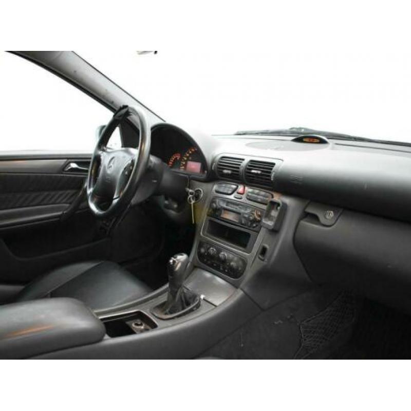 Mercedes-Benz C-Klasse 180 SEDAN AVANTGARDE + LEDER