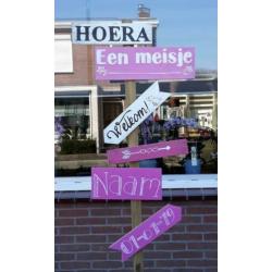 Wegwijzer geboortebord 1m80 roze. Leuk ipv Geboorte Ooievaar