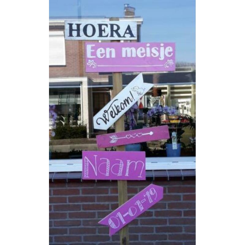 Wegwijzer geboortebord 1m80 roze. Leuk ipv Geboorte Ooievaar
