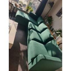 Groene bank met lounge gedeelte