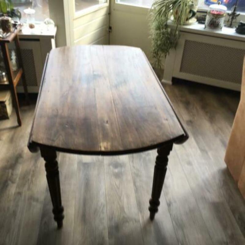 Antieke tafel uit het jaar 1800 komt een boedel van de firma