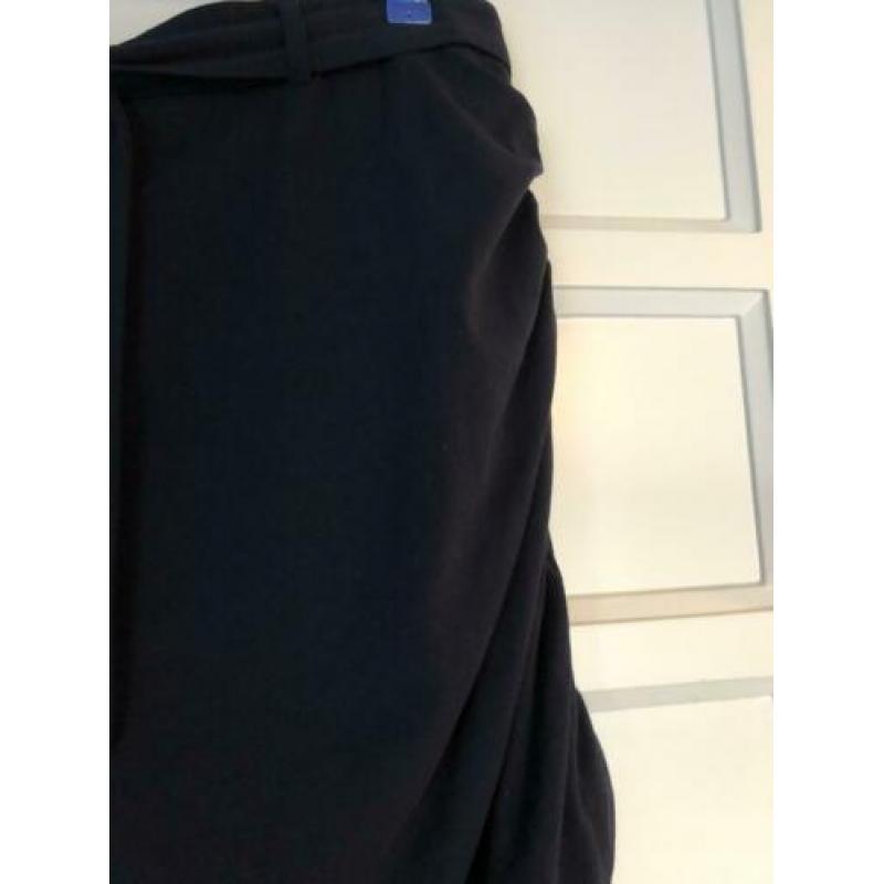 Prachtige 1 x gedragen donkerblauw marine rok bloomings 44