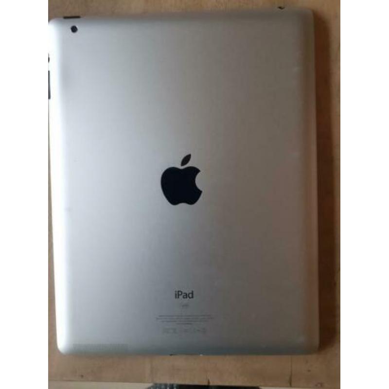 Ipad 2. Geen krassen. Met lederen hoes en toetsenbord.