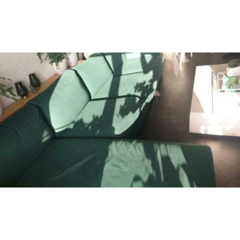 Groene bank met lounge gedeelte
