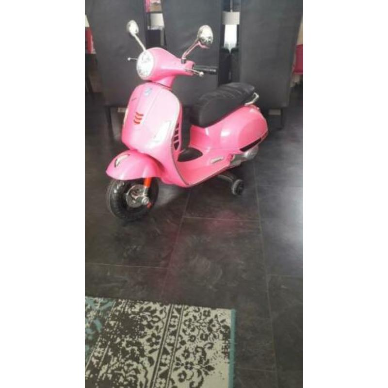 Electrische vespa voor kinderen
