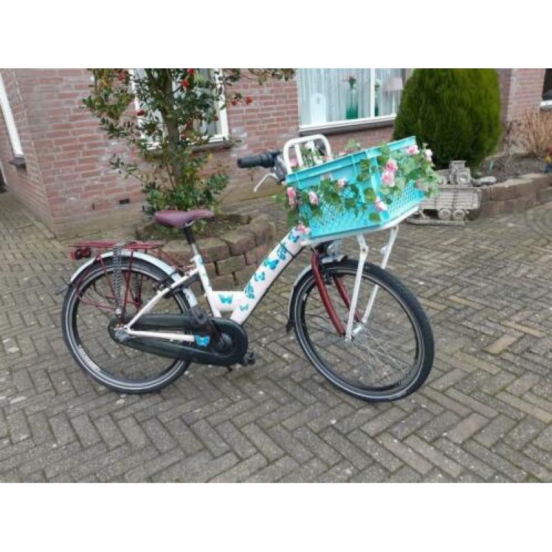 Leuke 24 inch meisjesfiets met 3 versnellingen en handrem.
