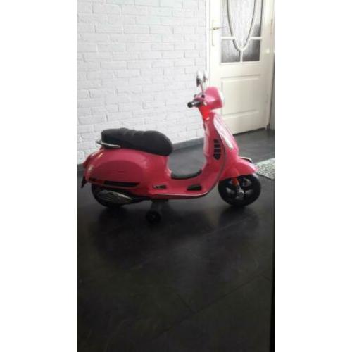 Electrische vespa voor kinderen