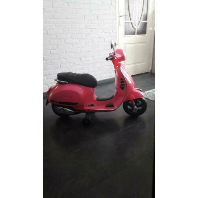 Electrische vespa voor kinderen