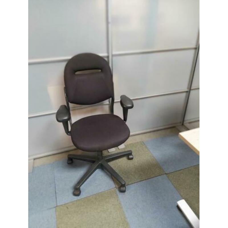 In super nette staat Ahrend bureaustoelen type 220