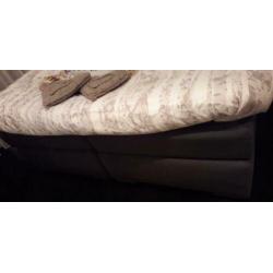 Boxspring gecapitonneerd