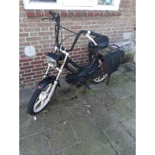 Tomos bouwjaar 2006 weg is weg rij remt wel eve betje op kna