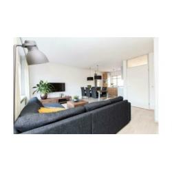 Complete woonkamer set ( meubels, bank, stoelen )