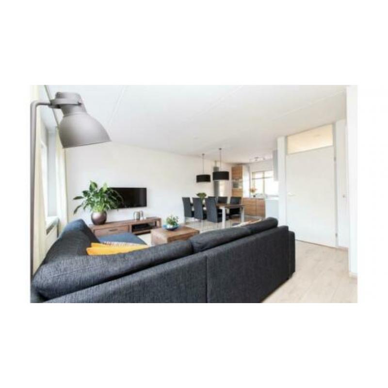 Complete woonkamer set ( meubels, bank, stoelen )