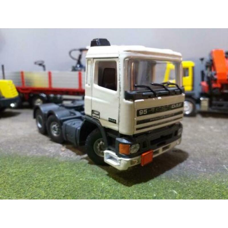 Daf 95 twinsteer dagcabine 1:50 tekno