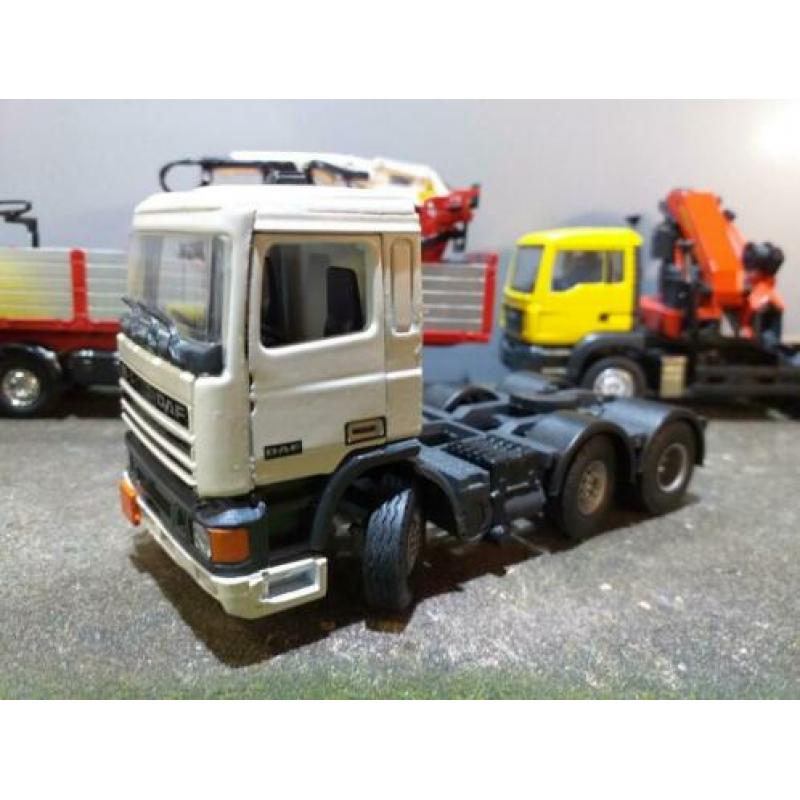 Daf 95 twinsteer dagcabine 1:50 tekno
